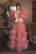 Vestido con lazo a capas