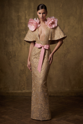 Vestido con Capelina y Bordados Florales