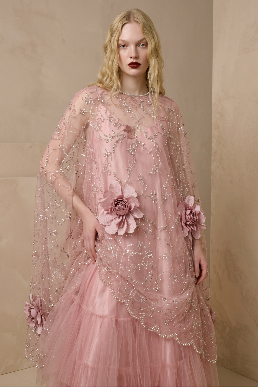 Vestido de corte A con mangas capa florales