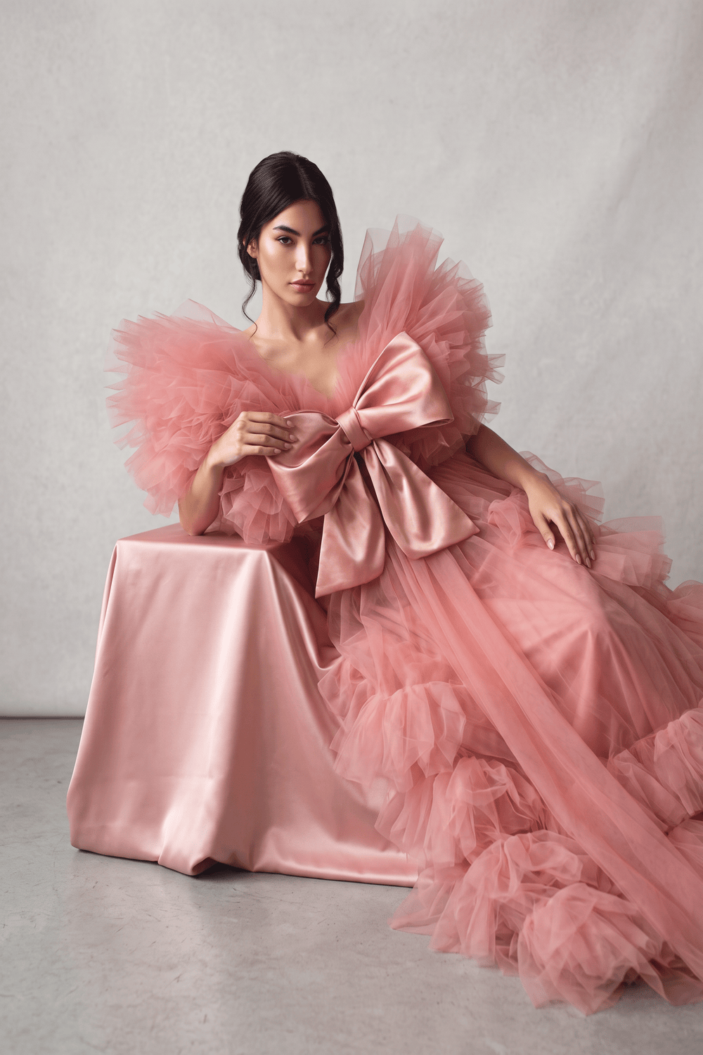Vestido con lazo a capas